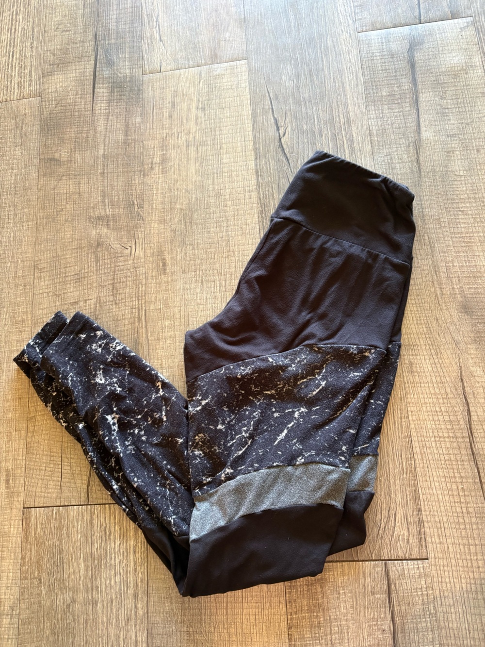 Black Marble-Print Leggings